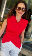 červený elegantný top bez rukávov s asymetrickým detailom a riasením v páse