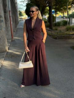 Slivkové palazzo nohavice Imperial Noir s vysokým pásom a širokým strihom na modelke.