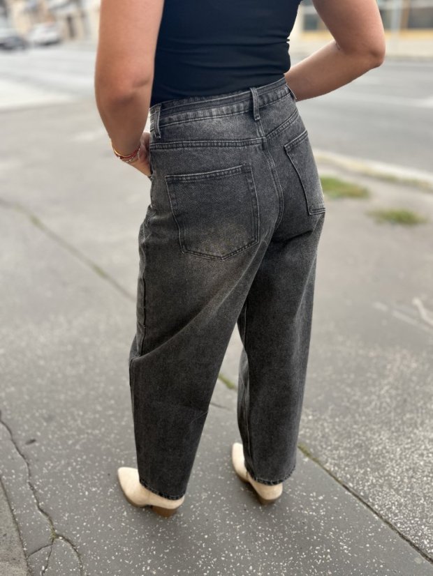 šedé rifle mom fit s vyšším pásom a voľnejším strihom