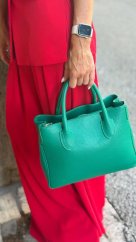 Dámska zelená kožená kabelka Smeraldo s krátkymi rúčkami a jemne štruktúrovaným povrchom Dámska zelená kožená kabelka Smeraldo s krátkymi rúčkami a jemne štruktúrovaným povrchom