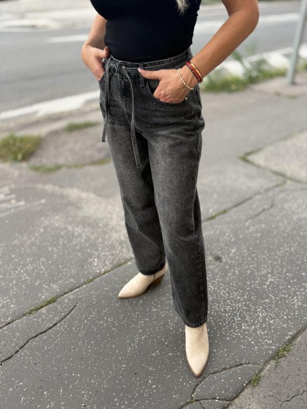 šedé rifle mom fit s vyšším pásom a voľnejším strihom
