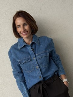 Rifľová košeľa Cono v modrom odtieni zo 100 % bavlny. Rifľová košeľa Cono v modrom odtieni zo 100 % bavlny.