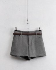Sivé dámske kraťasy Greynero s hnedým opaskom, elegantný taliansky dizajn.