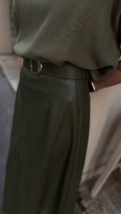 Olivovozelená koženková midi sukňa Imperial s opaskom v elegantnom A-line strihu.