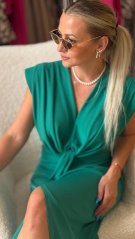 Dámske zelené šaty Imperial Dea s riaseným strihom, výstrihom do V a elegantnou splývavou líniou Dámske zelené šaty Imperial Dea s riaseným strihom, výstrihom do V a elegantnou splývavou líniou