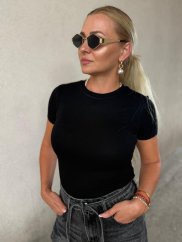 čierne basic tričko s krátkym rukávom v jednoduchom priliehavom strihu čierne basic tričko s krátkym rukávom v jednoduchom priliehavom strihu