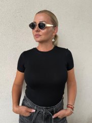 čierne basic tričko s krátkym rukávom v jednoduchom priliehavom strihu čierne basic tričko s krátkym rukávom v jednoduchom priliehavom strihu