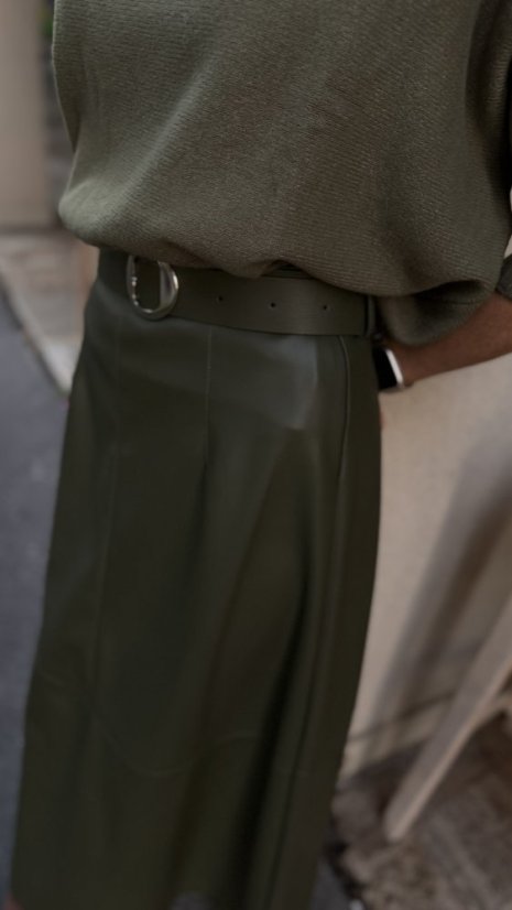 Olivovozelená koženková midi sukňa Imperial s opaskom v elegantnom A-line strihu.
