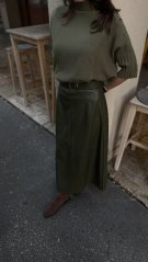 Olivovozelená koženková midi sukňa Imperial s opaskom v elegantnom A-line strihu.
