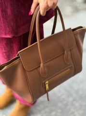 camel kožená shopper kabelka s dlhými ušami a predným zipsovým vreckom