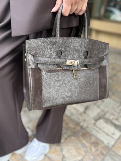 Hnedá kožená kabelka so semišovými detailmi Hnedá kožená kabelka so semišovými detailmi