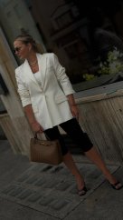 Dámske čierne capri nohavice Blumare z viskózovej zmesi s priliehavým elegantným strihom pod kolená