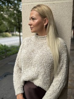 Béžový dámsky plyšový sveter s dlhým rukávom a jemným stojačikom, mäkký a hrejivý materiál Béžový dámsky plyšový sveter s dlhým rukávom a jemným stojačikom, mäkký a hrejivý materiál