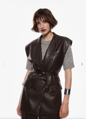 Hnedá koženková vesta s opaskom – elegantný moderný štýl z eko kože Hnedá koženková vesta s opaskom – elegantný moderný štýl z eko kože