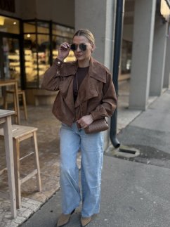 bledomodré dámske rifle wide leg s vysokým pásom a širokým strihom bledomodré dámske rifle wide leg s vysokým pásom a širokým strihom