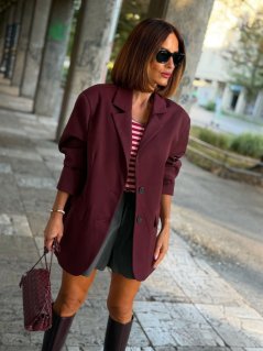 Burgundy dámske oversize sako s elegantným voľnejším strihom, modernou líniou a jemne pružným materiálom.