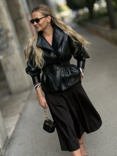 Dámske čierne palazzo nohavice Crop Black so širokým strihom a skladmi v prednej časti Dámske čierne palazzo nohavice Crop Black so širokým strihom a skladmi v prednej časti