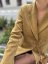 Manšestrové sako v camel odtieni – elegantný jesenný kúsok s vintage nádychom