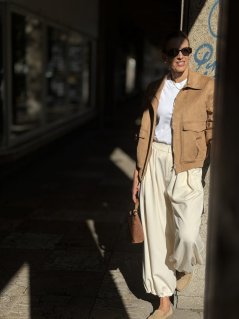 Elegantné nohavice Milano crema z Talianska s voľným strihom a pružným zakončením pri členkoch