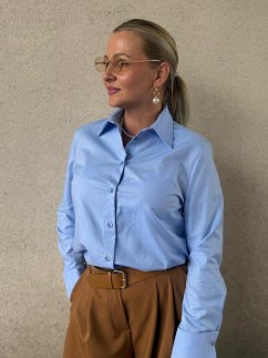 Modrá prúžkovaná košeľa Imperial z bavlny, elegantný dámsky štýl s talianskym strihom.