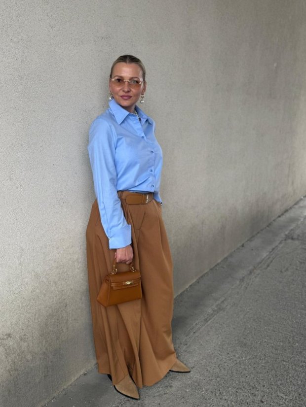 Modrá prúžkovaná košeľa Imperial z bavlny, elegantný dámsky štýl s talianskym strihom.