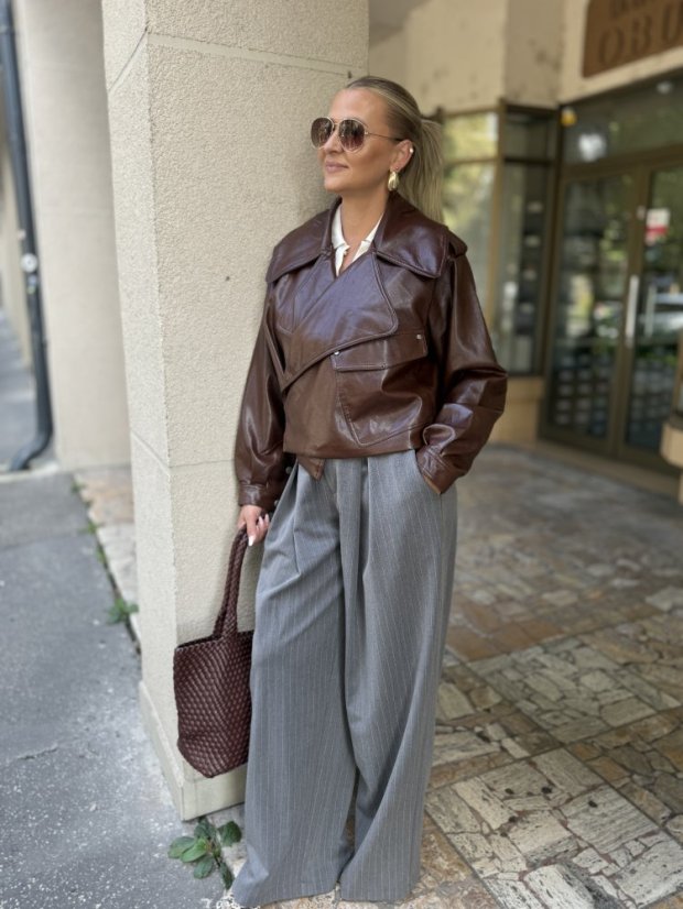 Hnedá kožená oversize bunda s opaskom a výrazným golierom
