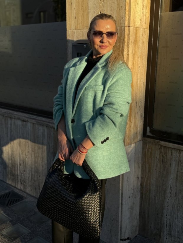 Čierna prepletaná kabelka Nero s mäkkou štruktúrou a elegantným talianskym dizajnom.