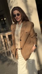 Hnedé dámske sako s jemnými pásikmi, elegantný oversize strih, štýlový business look