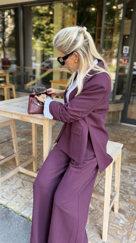 Dámske sako Imperial vo vínovej farbe s fazónovým golierom – elegantný taliansky štýl