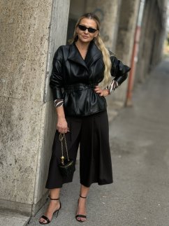 Dámske čierne palazzo nohavice Crop Black so širokým strihom a skladmi v prednej časti