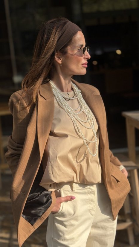 Hnedé dámske sako s jemnými pásikmi, elegantný oversize strih, štýlový business look