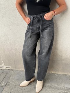 šedé rifle mom fit s vyšším pásom a voľnejším strihom