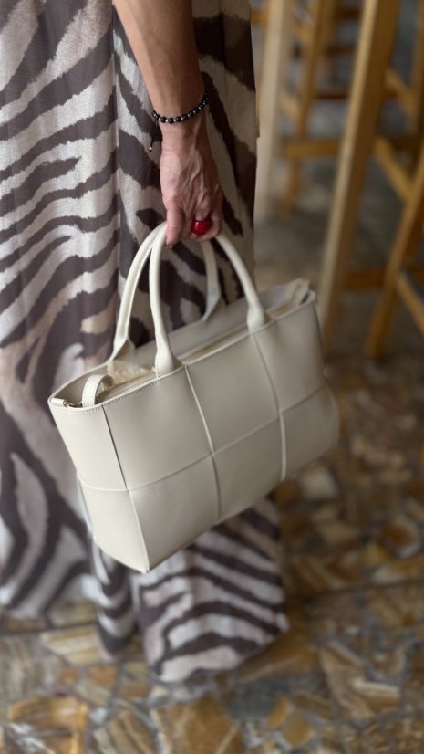 Béžová kožená kabelka s pleteným efektom, elegantná priestranná taška z pravej kože