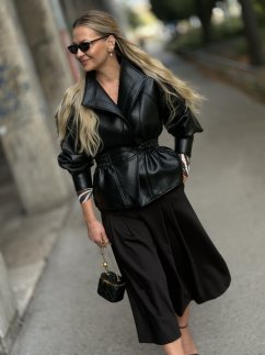 Dámske čierne palazzo nohavice Crop Black so širokým strihom a skladmi v prednej časti