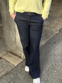 Tmavomodré dámske rifle dark denim s elastickým denimom a klasickým rovným strihom Tmavomodré dámske rifle dark denim s elastickým denimom a klasickým rovným strihom