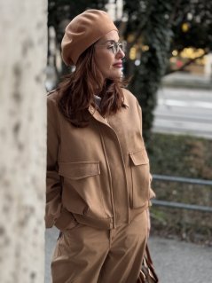 Camel bomber bunda z jemne brúseného materiálu so semišovým vzhľadom Camel bomber bunda z jemne brúseného materiálu so semišovým vzhľadom