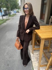 Dámske hnedé menčestrové nohavice s vysokým pásom a rozšíreným strihom, taliansky elegantný štýl. Dámske hnedé menčestrové nohavice s vysokým pásom a rozšíreným strihom, taliansky elegantný štýl.
