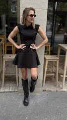 Čierne mini šaty s mašľou a transparentnými bodkovanými rukávmi
