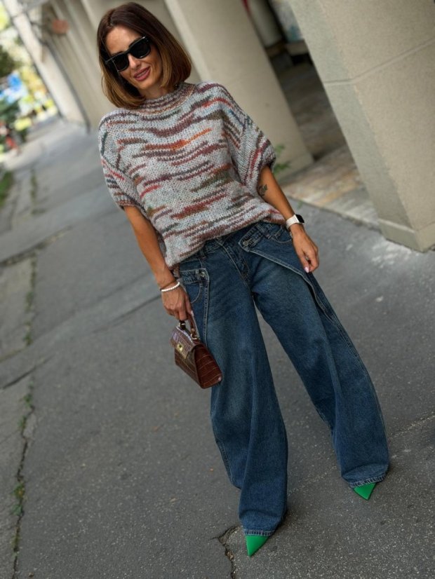 Dámske modré wide leg rifle Relaxed Cargo s voľným strihom, originálnym pásom a kovovými gombíkmi.