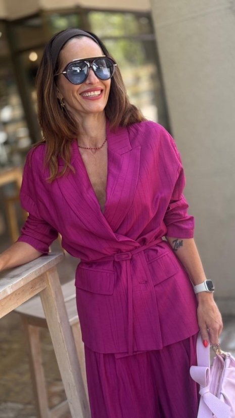 Magenta sako Imperial s opaskom v páse a plisovanou štruktúrou materiálu