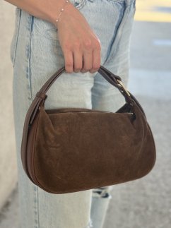Kávovo hnedá semišová kabelka s koženým držadlom a zlatými detailmi v minimalistickom štýle Kávovo hnedá semišová kabelka s koženým držadlom a zlatými detailmi v minimalistickom štýle