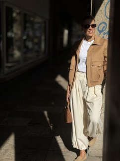 Elegantné nohavice Milano crema z Talianska s voľným strihom a pružným zakončením pri členkoch