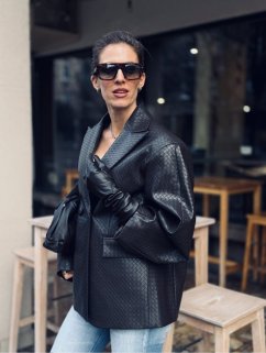Čierne štruktúrované sako z ekokože s oversized strihom a klopami Čierne štruktúrované sako z ekokože s oversized strihom a klopami