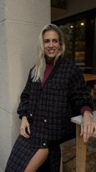 kabátová bomber bunda v čierno burgundy tkanine s ozdobnými gombíkmi v talianskom štýle