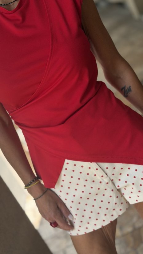 červený elegantný top bez rukávov s asymetrickým detailom a riasením v páse