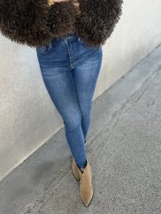 Dámske modré skinny rifle z elastického denimu, priliehavý strih a stredný pás
