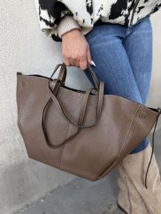 Taupe shopper kabelka z kože s dvojitými uchami – elegantný doplnok pre každodenné nosenie