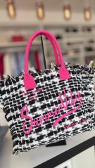 Čierno-biela plážová taška Summer Vibes s ružovými rúčkami a strapcami