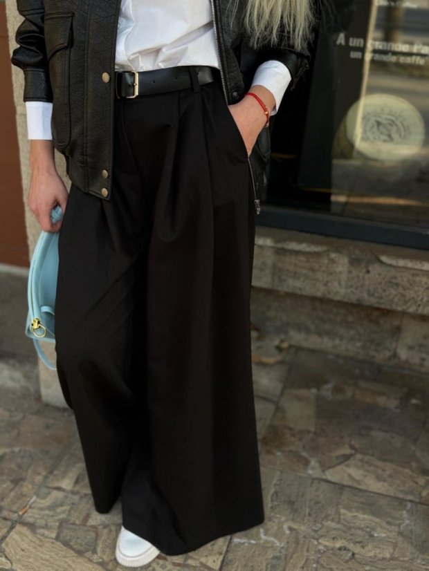 Elegantné široké čierne nohavice Imperial s vysokým pásom, padavý materiál pre moderný ženský outfit.