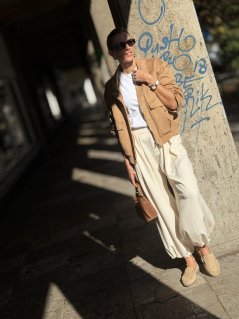 Elegantné nohavice Milano crema z Talianska s voľným strihom a pružným zakončením pri členkoch
